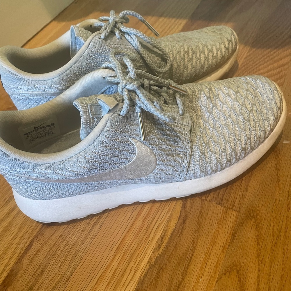 Nike Light Gray Textured Sneakers